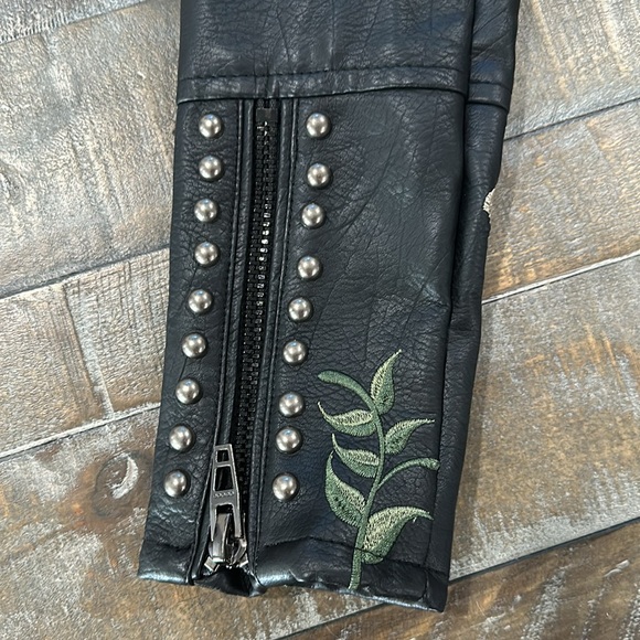 NWT - NYC Black Floral Embroidered Studded Vegan Faux Leather Moto Jacket - S - Picture 5 of 12